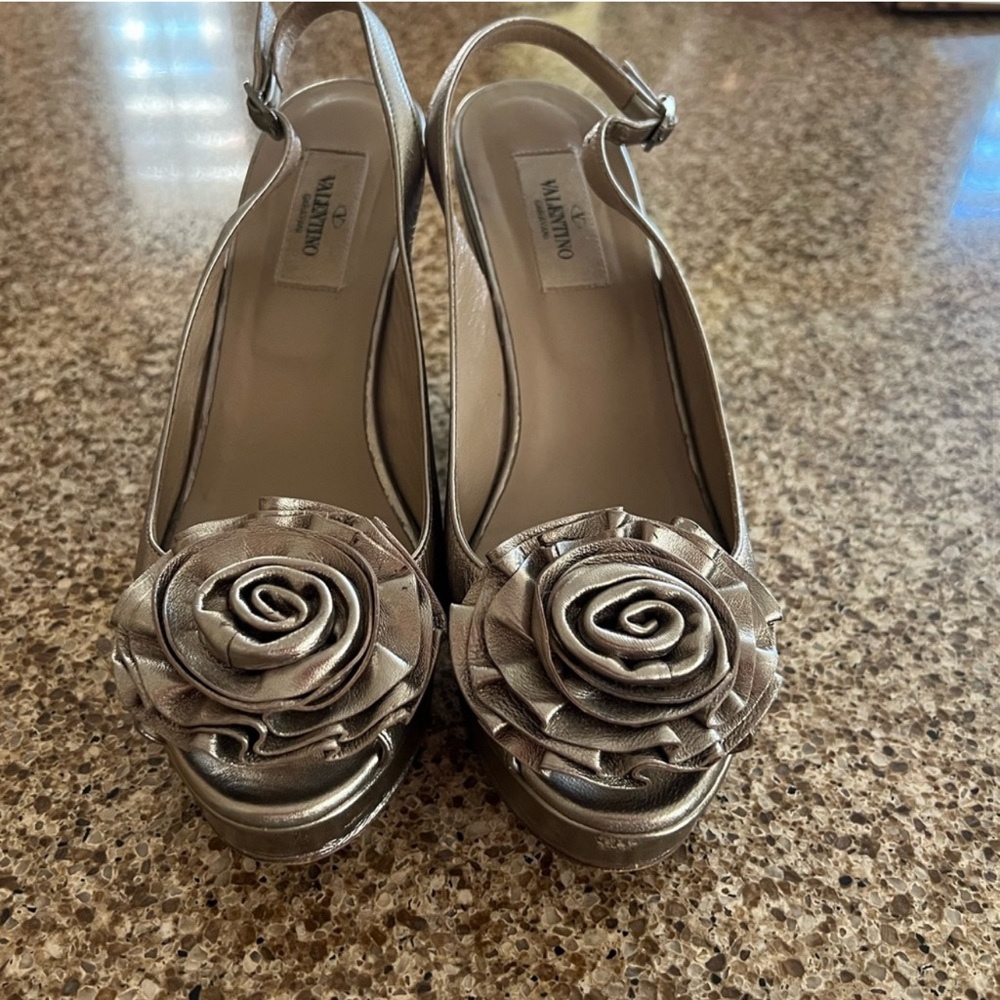 Dolce & Gabbana peep toe wedges in color bronze - size 37 (US size 6.5)